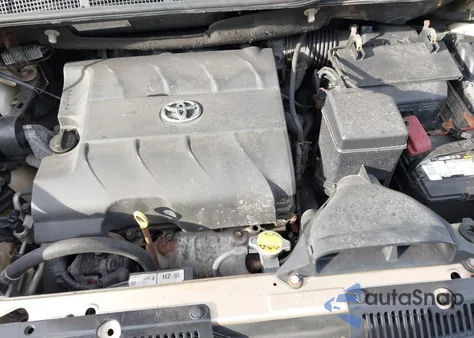 2013 Toyota Sienna Le V6 8 Passenger z USA, uszkodzony, nr VIN 5TDKK3DC5DS316635